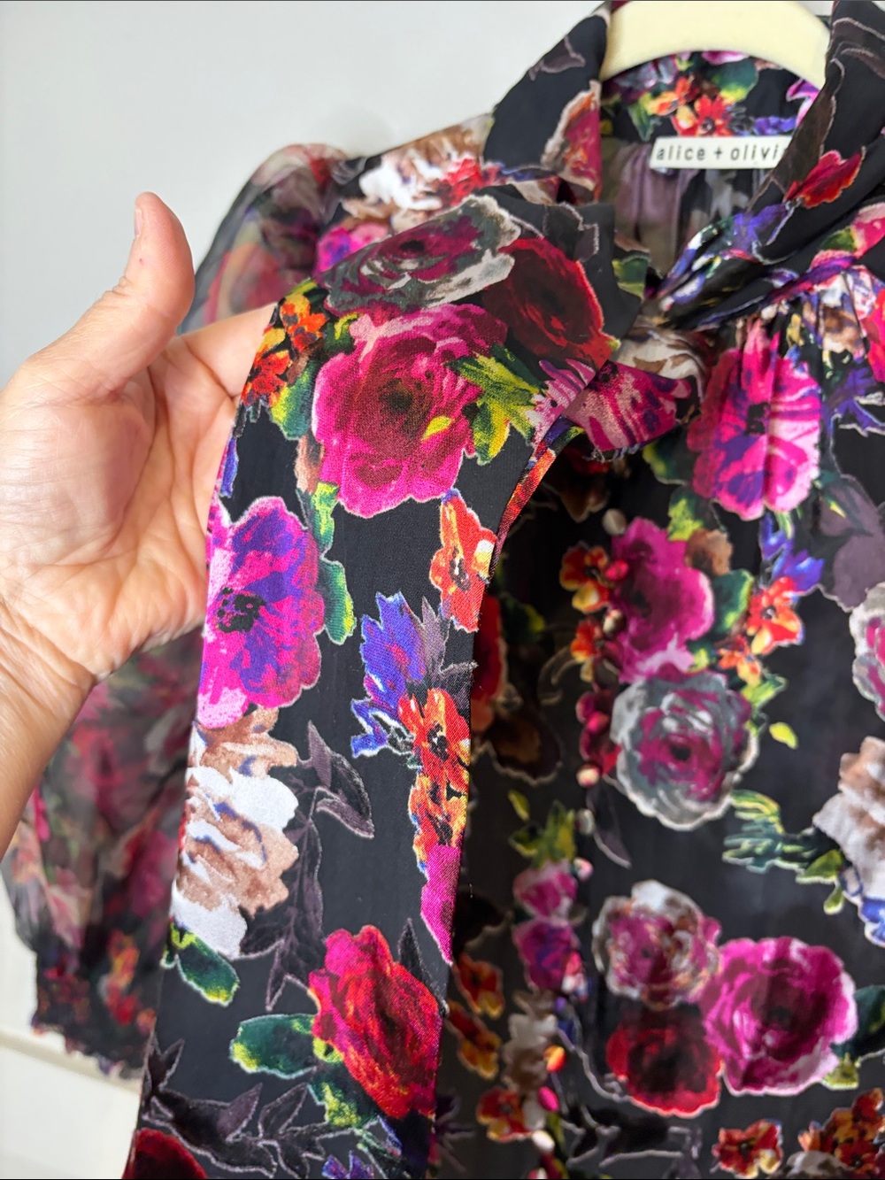 Alice + Olivia Brentley Floral Tie-Neck Silk Blend Blouse  Size Large Whimsigoth - Picture 7 of 16